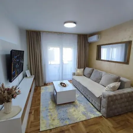 Апартаменты Golden Dream *